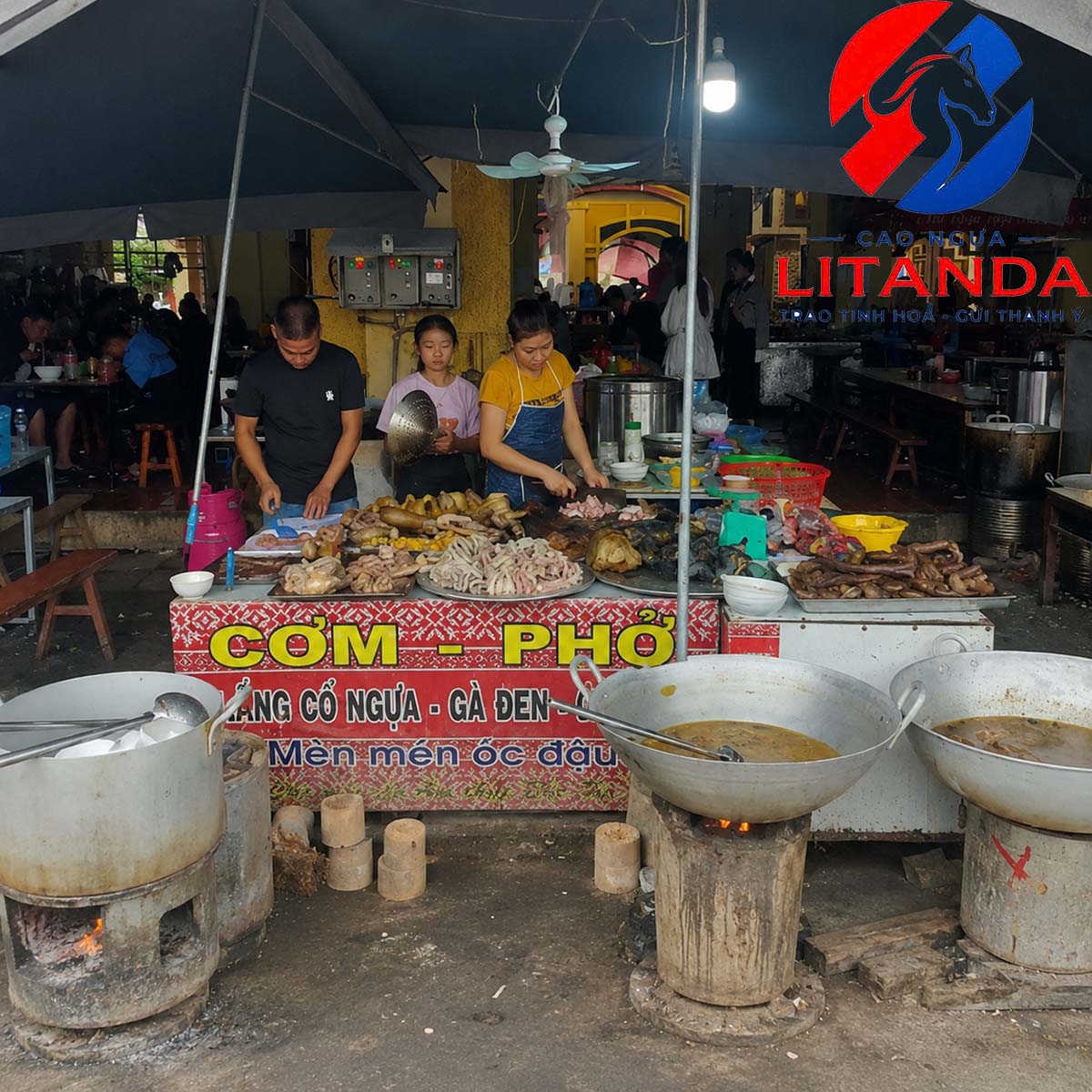 Hình ảnh quán thắng cố tại chợ phiên Bắc Hà