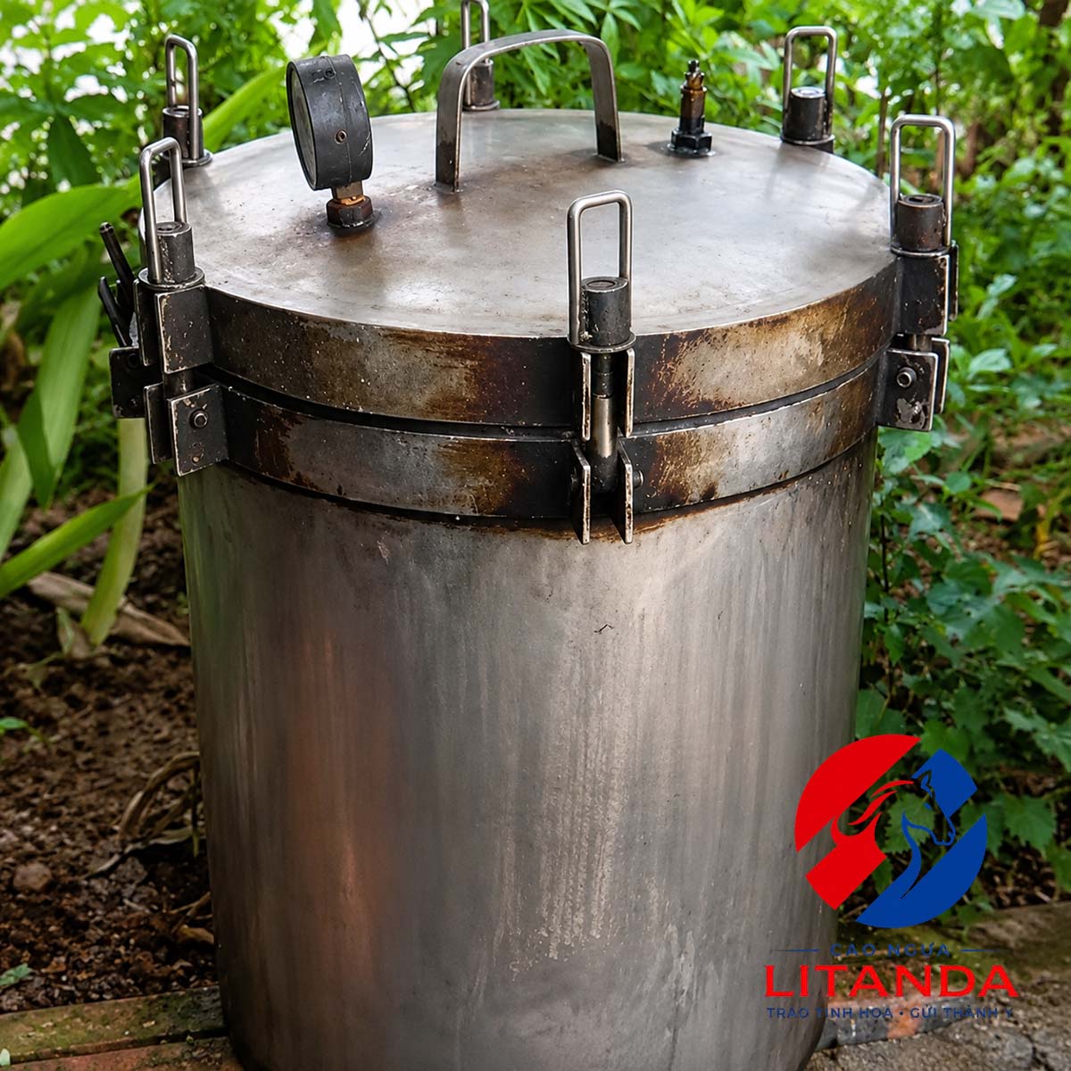 Nôi áp suất dùng để ninh xương ngựa 